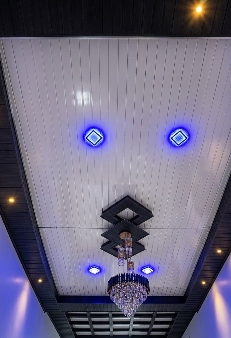 I-Panel ceiling with geometric slats, chandelier, and LED accent lighting